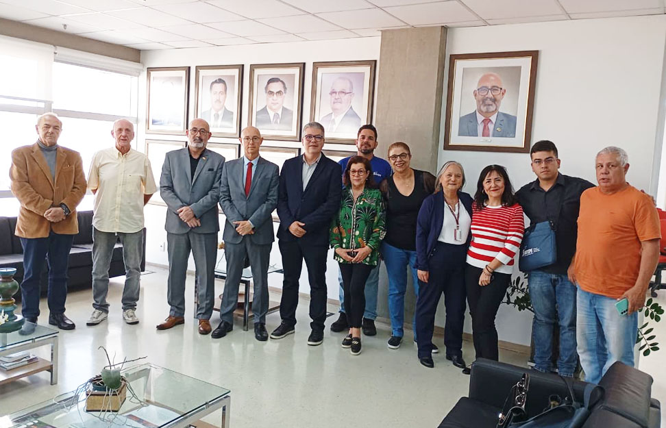 Sinteps acompanha grupo da ETEC Presidente Vargas em reunião sobre PDI