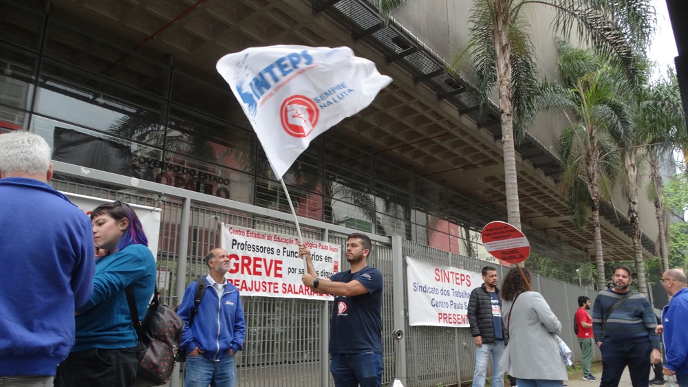 Greve surte efeito e força CEETEPS a assumir compromissos com os trabalhadores